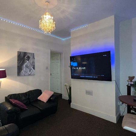 Lovely Room Within 5 Mins Walk To Stoke Train Station With Double And Single Room Eksteriør bilde
