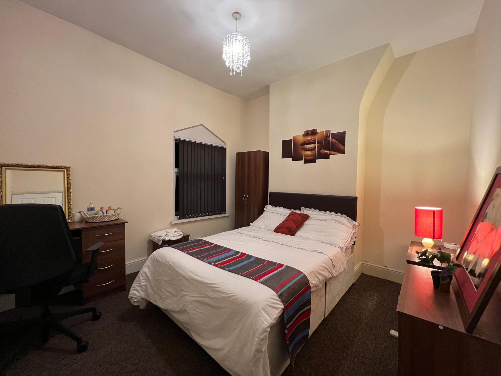 Lovely Room Within 5 Mins Walk To Stoke Train Station With Double And Single Room Eksteriør bilde