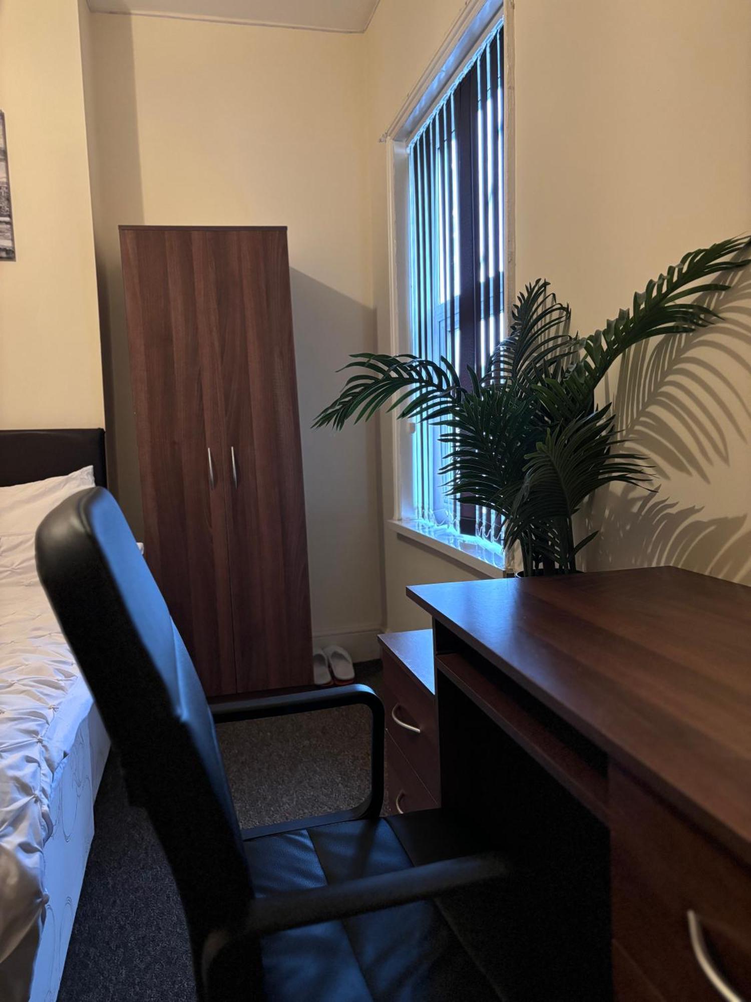 Lovely Room Within 5 Mins Walk To Stoke Train Station With Double And Single Room Eksteriør bilde