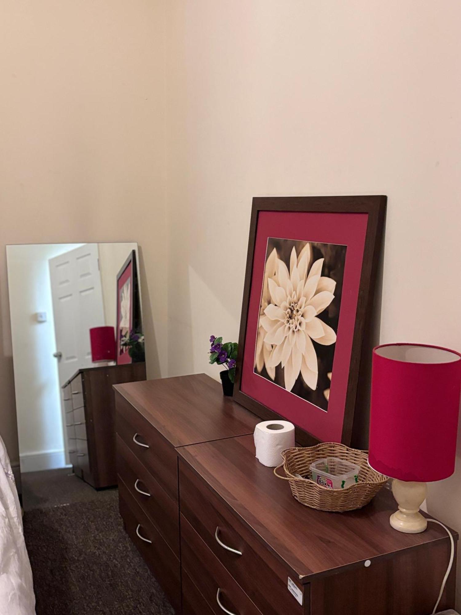 Lovely Room Within 5 Mins Walk To Stoke Train Station With Double And Single Room Eksteriør bilde