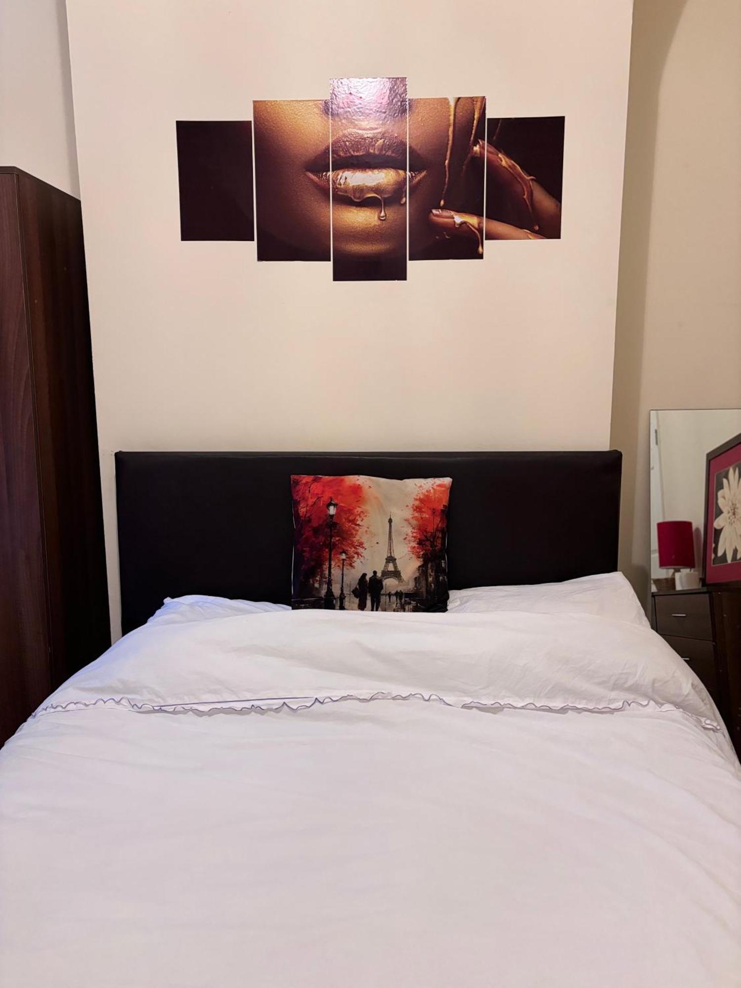 Lovely Room Within 5 Mins Walk To Stoke Train Station With Double And Single Room Eksteriør bilde