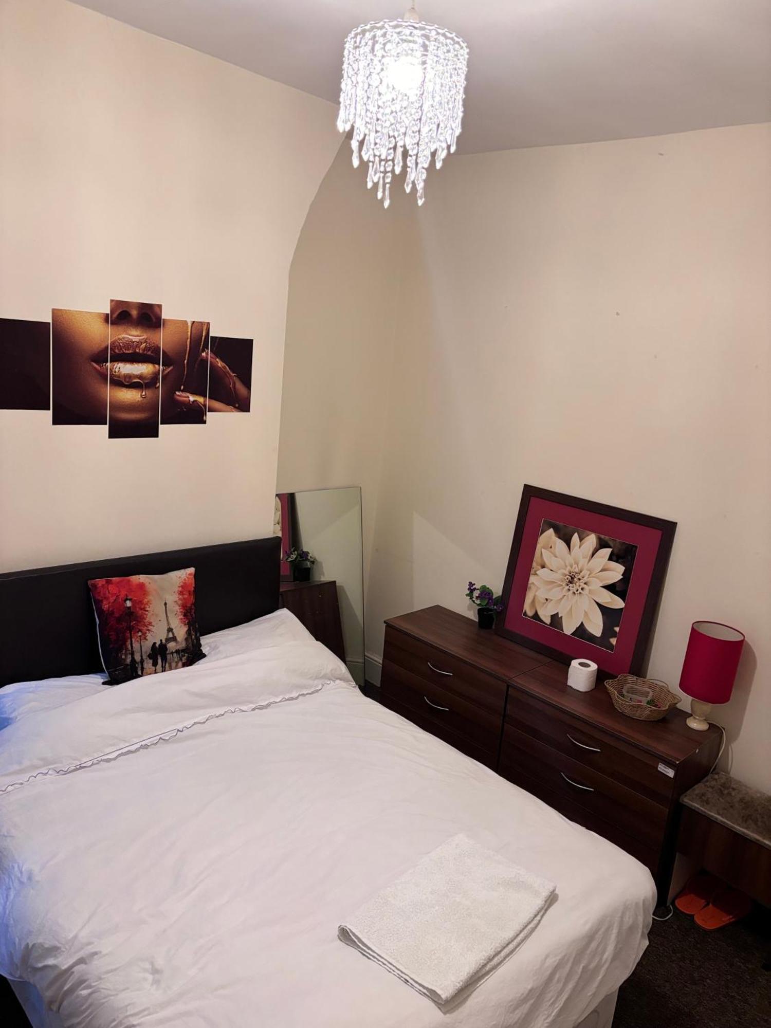 Lovely Room Within 5 Mins Walk To Stoke Train Station With Double And Single Room Eksteriør bilde