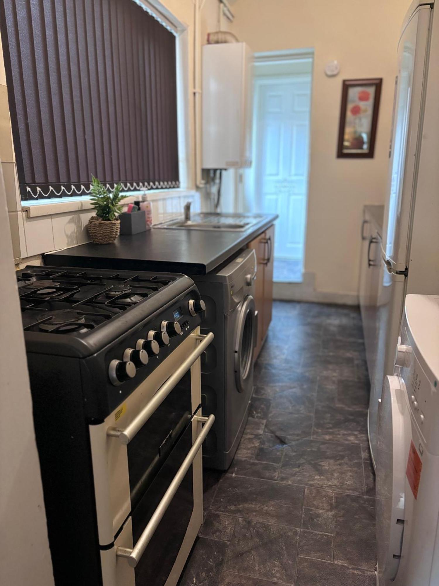 Lovely Room Within 5 Mins Walk To Stoke Train Station With Double And Single Room Eksteriør bilde